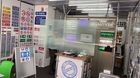 Doorzichtig spatscherm corona plexiglas