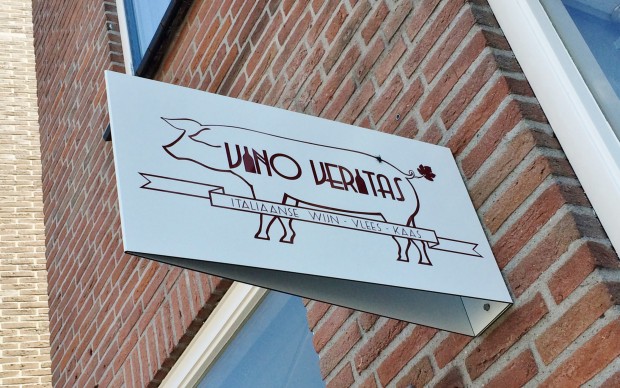 Uitsteekbord gevel