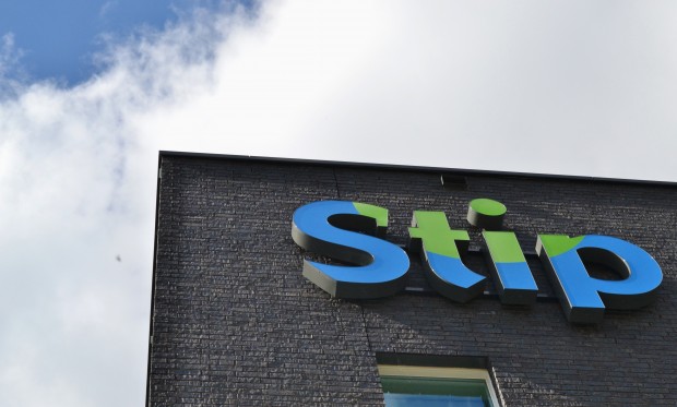 Stip gevelreclame detail